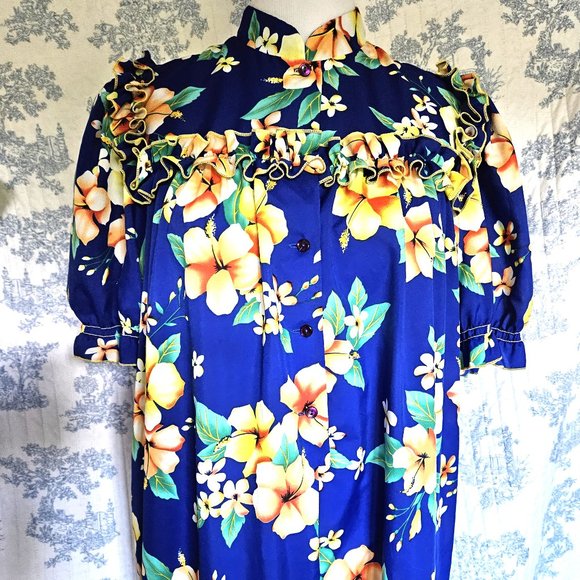 Size XL Vintage 1980s Hawaiian Ruffled Night Gown - Picture 3 of 11